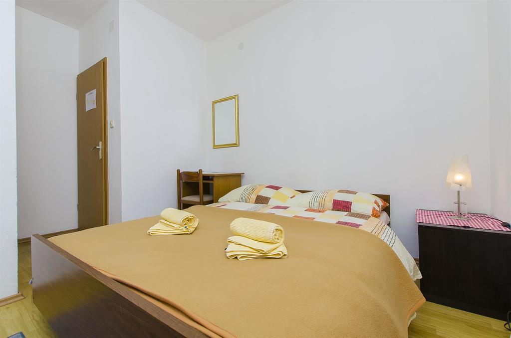 Rooms Marijana Caporice Exteriör bild